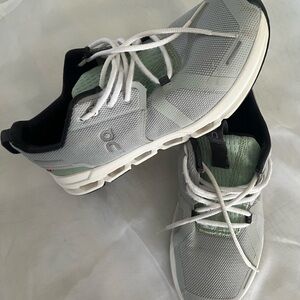 On Running White, Gray & Mint Cloudsky Kids Sneakers Size Y6